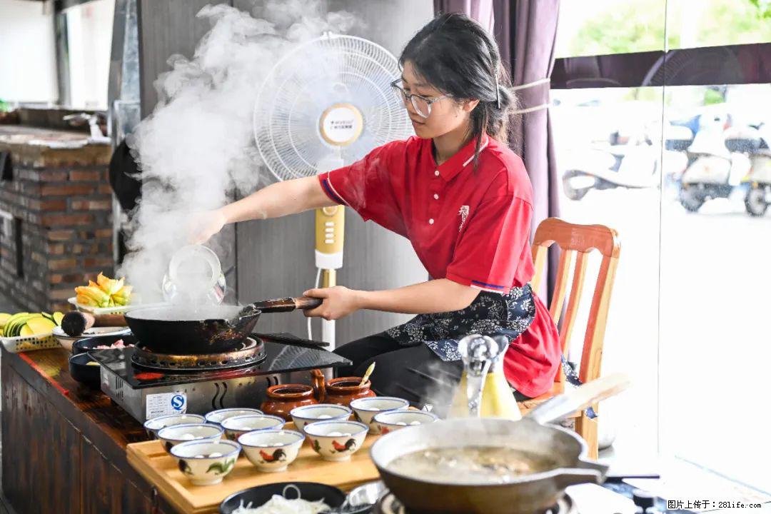 全网追的“扁担女孩”，找了一份暑假工，时薪12元 - 平顶山生活资讯 - 平顶山28生活网 pds.28life.net